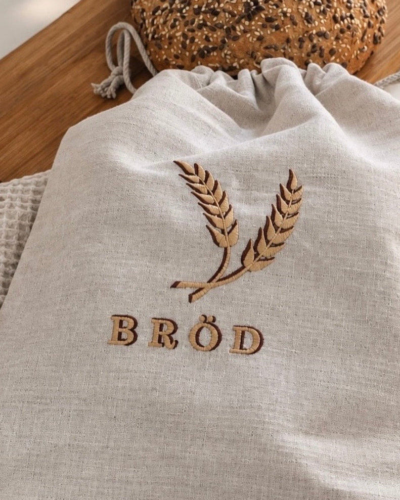 Brödpåse i linne med broderi i ett kök – Bread Bestie