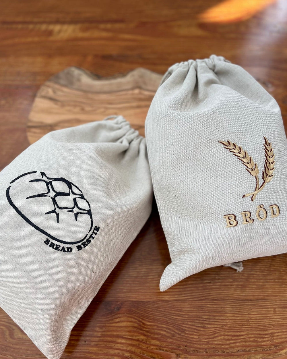 2-pack brödpåsar i linne med brodyr