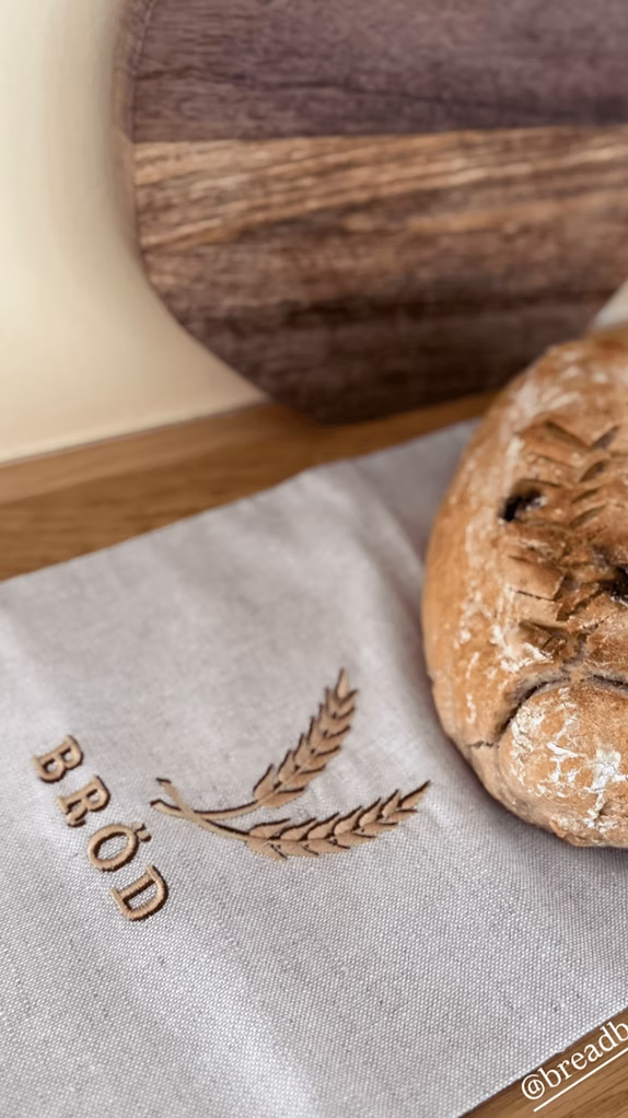 brödpåse med havrebrodyr och bröd